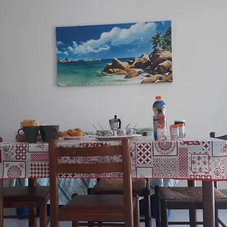 Charming Near The With A Terrace Parking Available, Pets Apartmán *