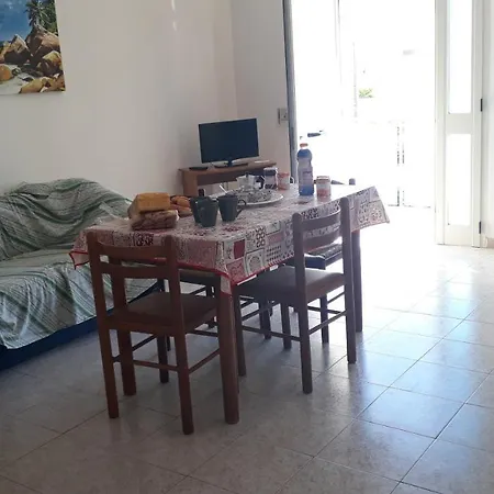 Charming Near The With A Terrace Parking Available, Pets Apartmán *
