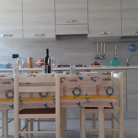 Charming Near The With A Terrace Parking Available, Pets Apartmán