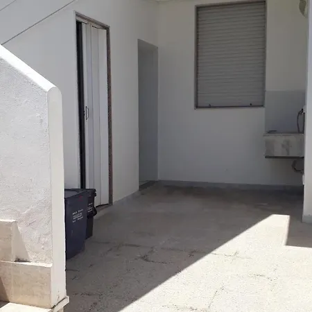 Charming Near The With A Terrace Parking Available, Pets Apartmán